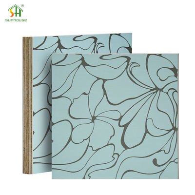 Bom preço. Placas de madeira contraplacada de melamina reutilizáveis 500 kg/m3-700 kg/m3 18 mm on-line