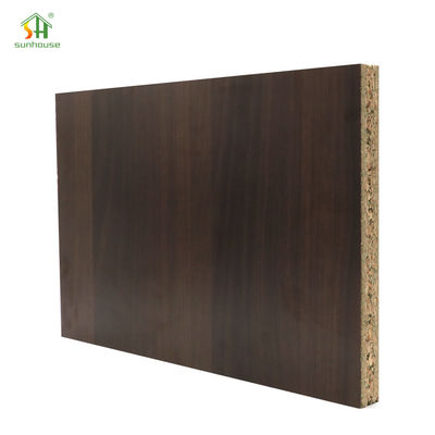 Harga yang bagus Waterproof E0 E2 White Wood Veneer Chipboard Panel Sheet / Melamin Laminated Particle Board on line