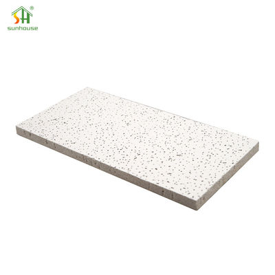 Harga yang bagus Custom Mineral Fiber Acoustic Ceiling Tile Fire Rated Untuk Ruang Konferensi on line