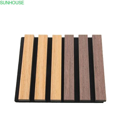 Un buon prezzo. Moderno Disegno Veneer Naturale Poliestere Acustico Slat Wall Panel Pannello Decorativo In Legno Per Soggiorno Soluzione Grafica in linea